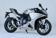 Honda CB400 Super Four 2026 Andalkan E-Clutch, Mesin 4-Silinder Tetap Memikat