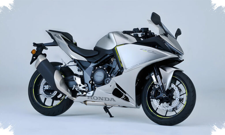 Honda CB400 Super Four 2026 Andalkan E-Clutch, Mesin 4-Silinder Tetap Memikat