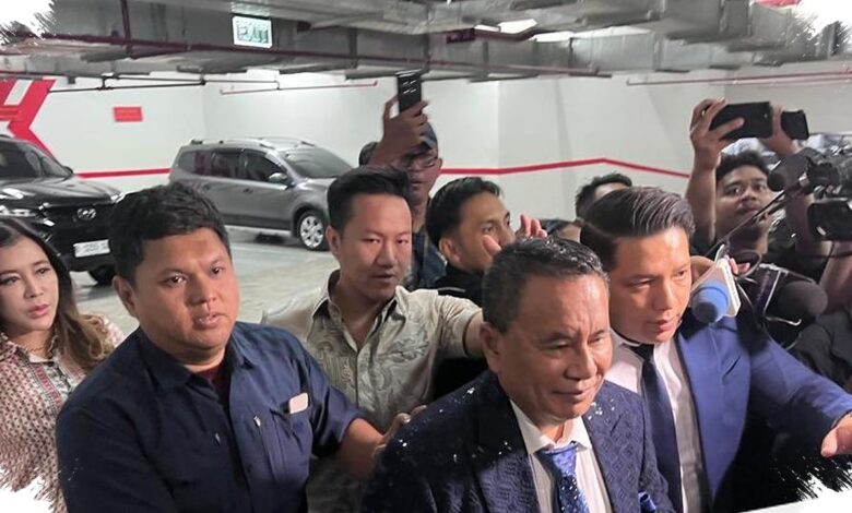 Hotman Paris Dampingi Febrie Ardiansyah, Status Tersangka Disampaikan di Kejagung