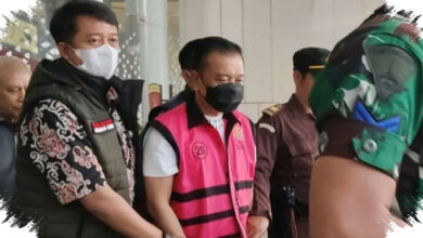 Don Ritto Beralih ke Tahanan Kejagung, Keluar Gedung Bundar Berompi Pink