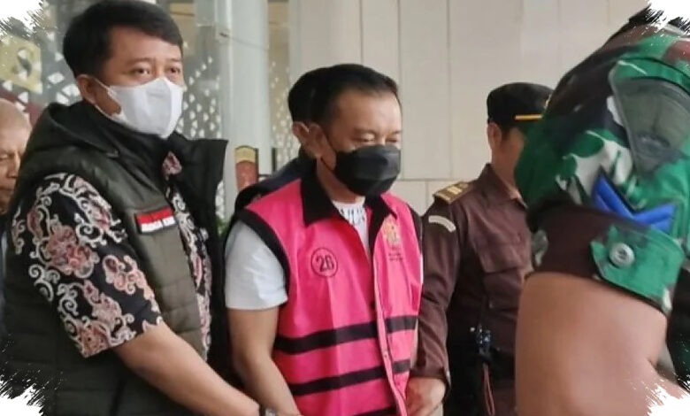 Don Ritto Beralih ke Tahanan Kejagung, Keluar Gedung Bundar Berompi Pink