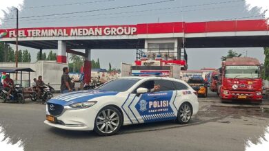 Distribusi BBM Medan Dikebut, Mobil Tangki Dikawal Polisi hingga SPBU