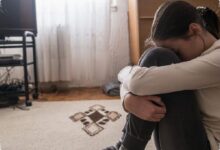 7 Sikap Orang Tua yang Membuat Anak Memilih Diam dan Menyimpan Masalah