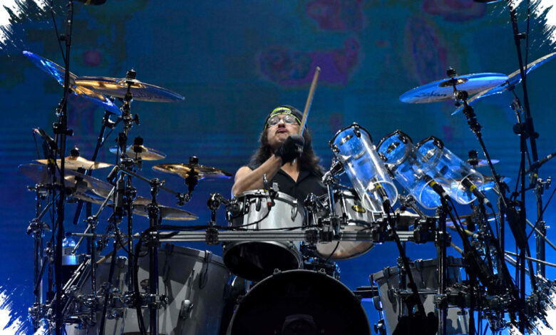 Mike Mangini Tampil Tanpa Latihan, Godsmack Cepat Tutup Kekosongan Drum