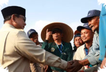 Prabowo Minta TNI dan Polri Selalu di Tengah Rakyat, Kesejahteraan Jadi Alasannya