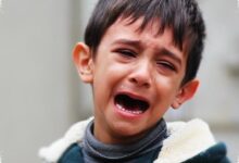7 Cara Meredakan Tangis Anak di Gerbang Sekolah, Pamitan Panjang Justru Bisa Membuatnya Sulit Lepas