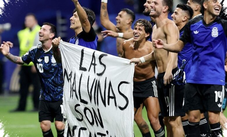 Argentina Tekuk Inggris, Spanduk Malvinas Membuka Lagi Luka Perang 1982