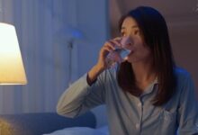 Minum Air Tengah Malam Tak Merusak Ginjal, tetapi Bisa Membuat Tidur Berantakan