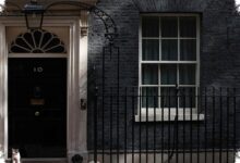Pesan Tegas Larry untuk Andy Burnham, Kotak Pasir dan Makan Tak Boleh Terlewat