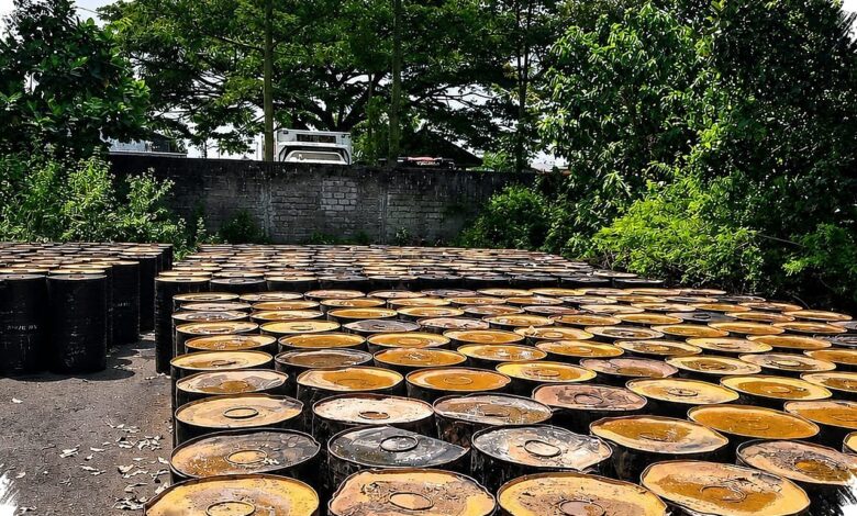 250 Drum Aspal Bantuan Jatim Masih Tersimpan, Jalan Rusak Tulungagung Menunggu Dana