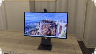 Lenovo Yoga Pro 27UD-10 Mengubah Meja Kerja Jadi Studio dengan Kamera 4K