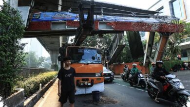 Dua Truk Tabrak Fasilitas Publik, Begini Batas Pengawasan Dishub DKI