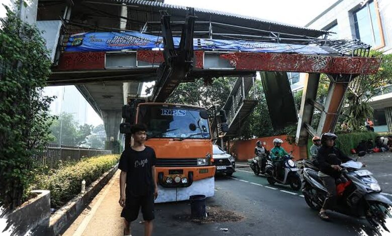 Dua Truk Tabrak Fasilitas Publik, Begini Batas Pengawasan Dishub DKI