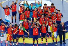 Trump Bertahan di Podium saat Rodri Angkat Trofi, Selebrasi Spanyol Tertunda