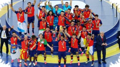 Trump Bertahan di Podium saat Rodri Angkat Trofi, Selebrasi Spanyol Tertunda