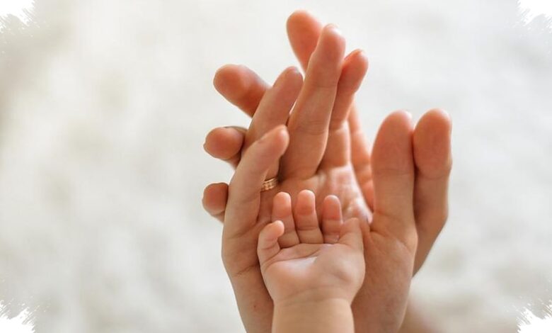 6 Kebiasaan Kecil agar Anak Tetap Peduli ketika Dunia Terasa Menakutkan