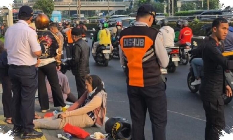 Mobil Boks Tak Sempat Mengerem di MT Haryono, 4 Orang Terluka dalam Tabrakan Beruntun