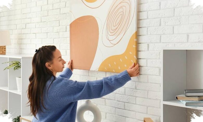 8 Wallpaper Dinding untuk Menutup Retak, Ruang Tamu Tampak Baru Tanpa Cat Ulang