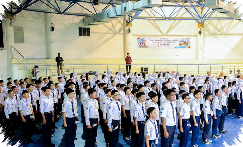 Erwin Ingatkan Murid Baru Bandung, Prestasi Saja Tak Cukup untuk Masa Depan