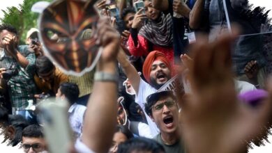Topeng Kecoak Warnai Demo Gen Z India, 180 Orang Terluka dan Menteri Didesak Mundur