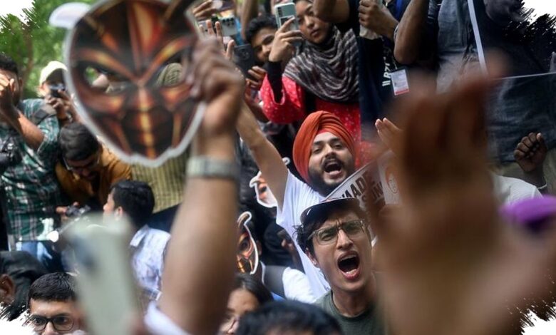 Topeng Kecoak Warnai Demo Gen Z India, 180 Orang Terluka dan Menteri Didesak Mundur