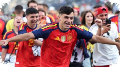 Panenka Pedri Ditangkap Ayahnya, Ritual Juara Spanyol yang Paling Personal
