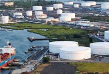 Brent Tembus US$94 setelah 11 Malam Serangan AS, Jalur Minyak Arab Saudi Terancam