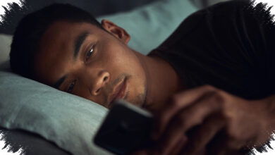5 Kebiasaan Scrolling saat Stres yang Diam-Diam Membuat Mood Makin Terpuruk