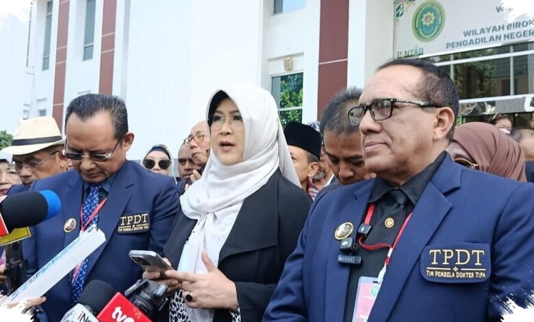 Eksepsi Dokter Tifa Dikabulkan, Dakwaan Ijazah Jokowi Batal Demi Hukum